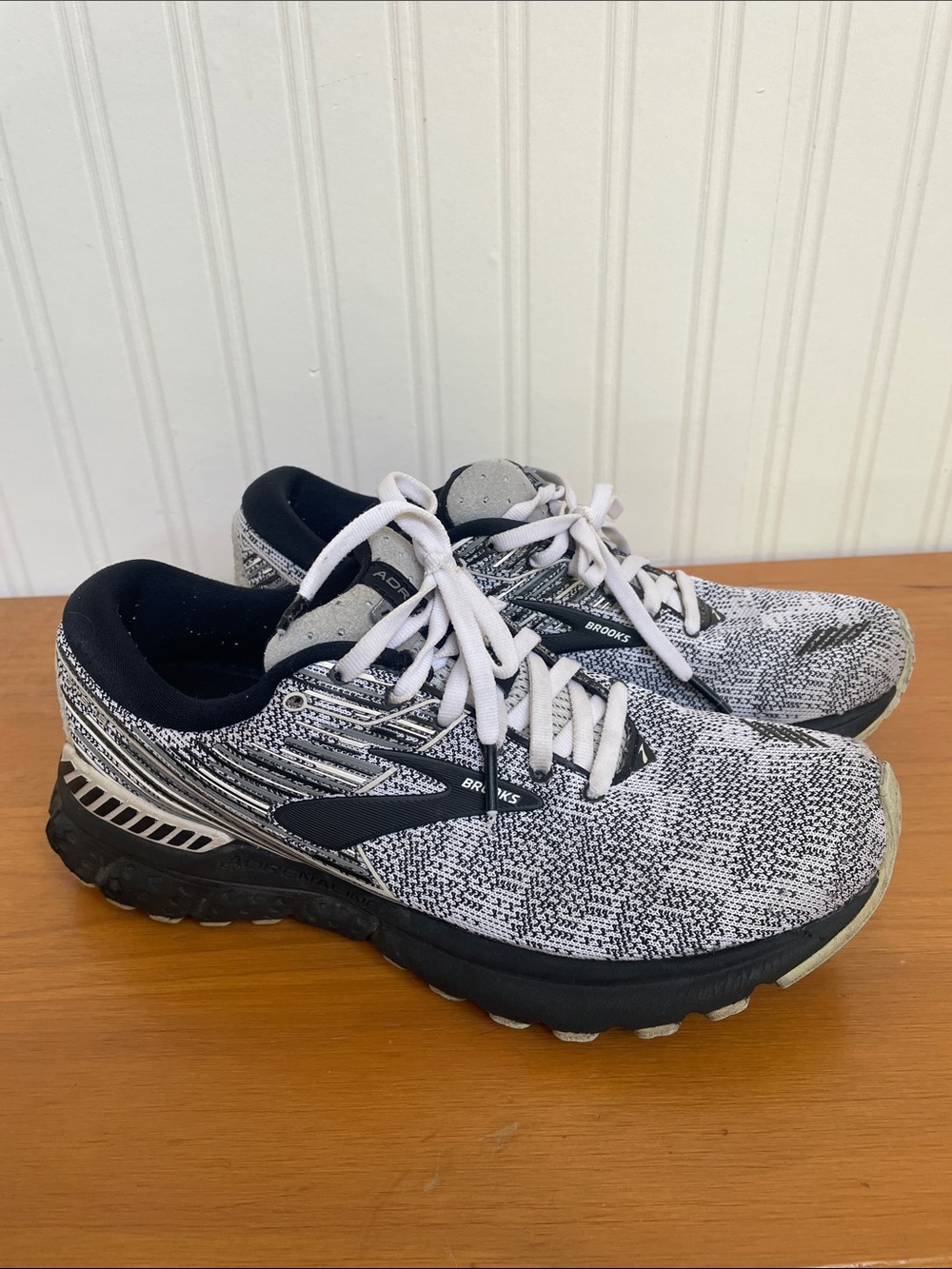 Brooks Adrenaline GTS 19 Women's Size 8 Black White Running Shoes